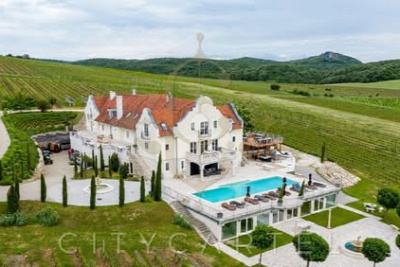 Luxusnyaraló csak milliárdosoknak? – Így szálltak el az árak a Balatonnál - ORIGO