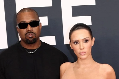 Spanyolországban mutogatja meztelen mellét Kanye West felesége – képek