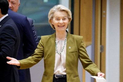 Tessék szépen megérteni, hogy az EU pedig semmi esetre sem birodalom, és nem is akar, NEM AKAR azzá lenni!!!